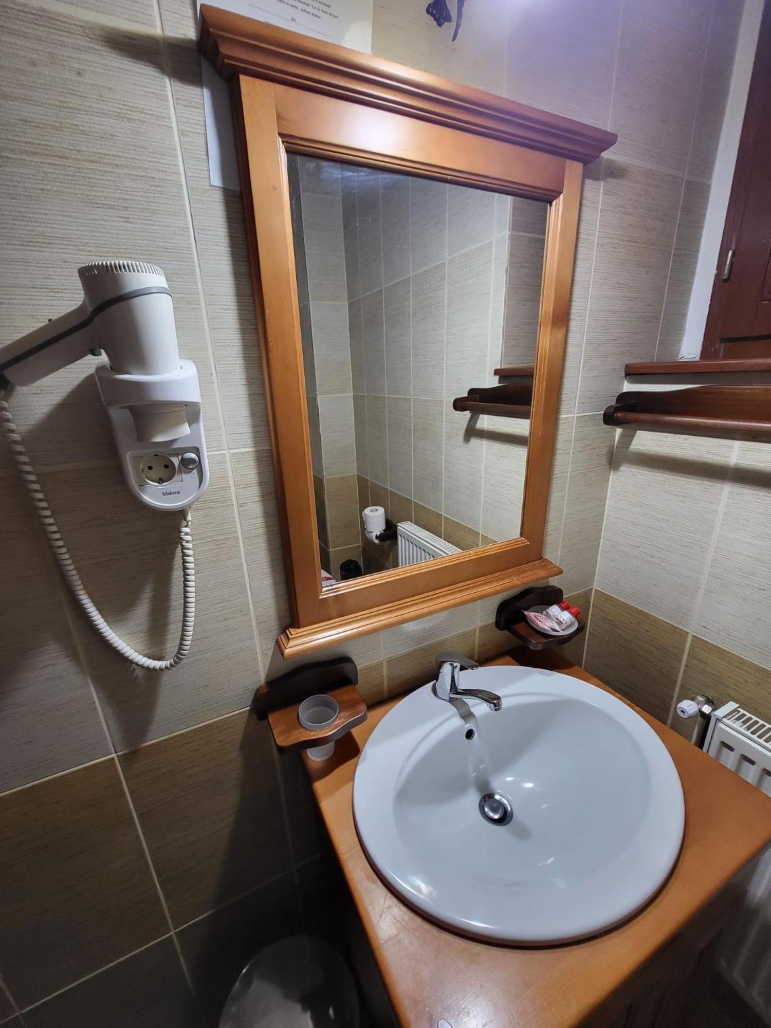 Pensiunea Gianina Arieseni Ngoại thất bức ảnh
